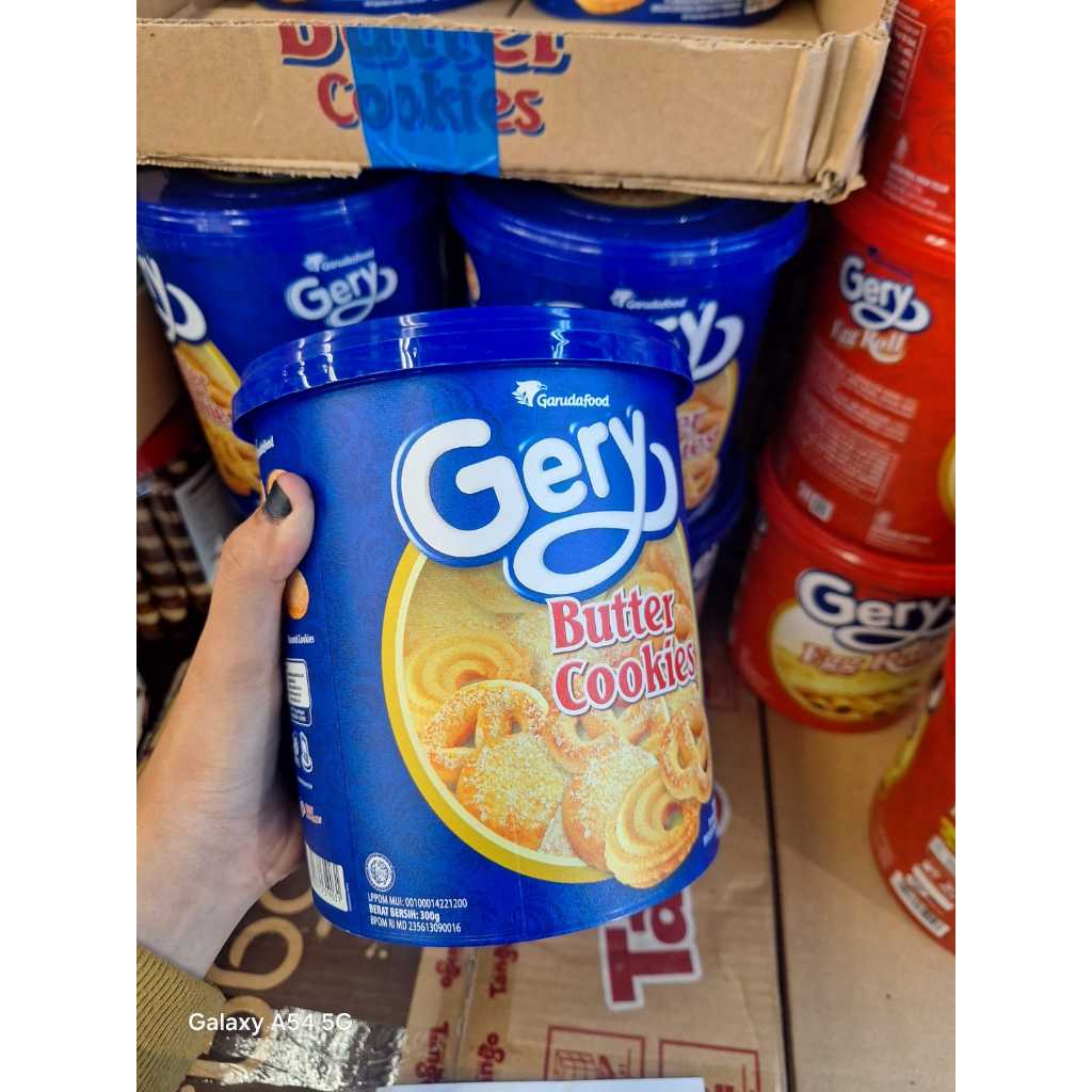 

Cod / Gerry butter cookies 300 gram 1 dus isi 6 pcs / Gery butter cookies 300 gram / Butter cookies gery 300 gram / Kukis mentega toples kaleng plastic / Gerry butter cookies jajan kaleng plastic