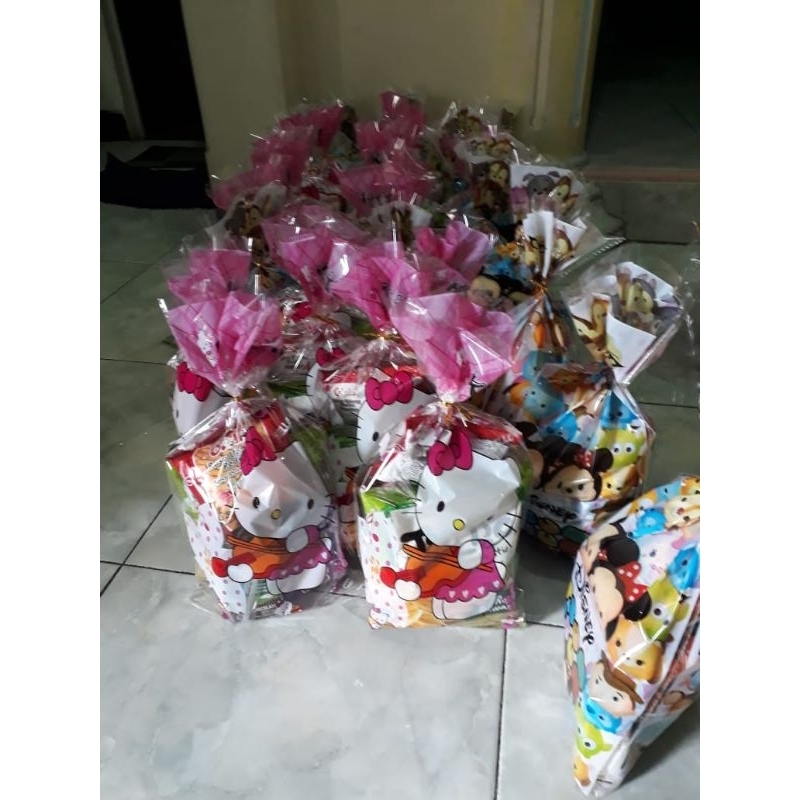 

Parcel snack ulang tahun anak murah 1bungkus