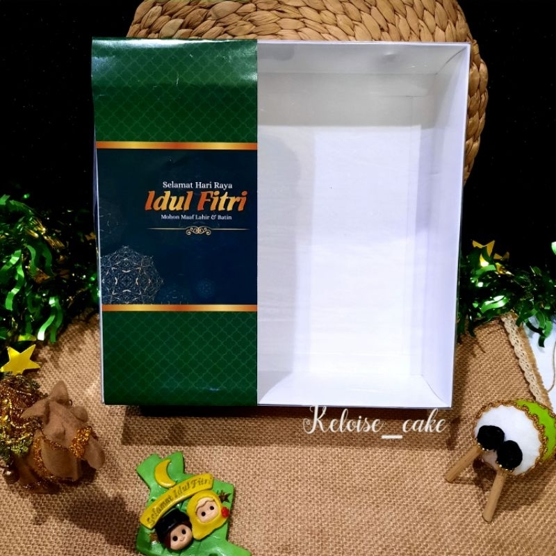 

( isi 5 PCS/ @ 13.500 )BOX/DUS KUE TUTUP MIKA (UKR 22x22x7) + IDUL FITRI PAPERBELT