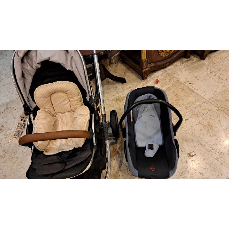 Stroller Oyster 2 include  Baby carseat + Bantal clevamm