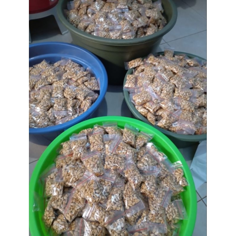 

Souvenir camilan 1000an kacang lercet khas madura souvener pernikahan