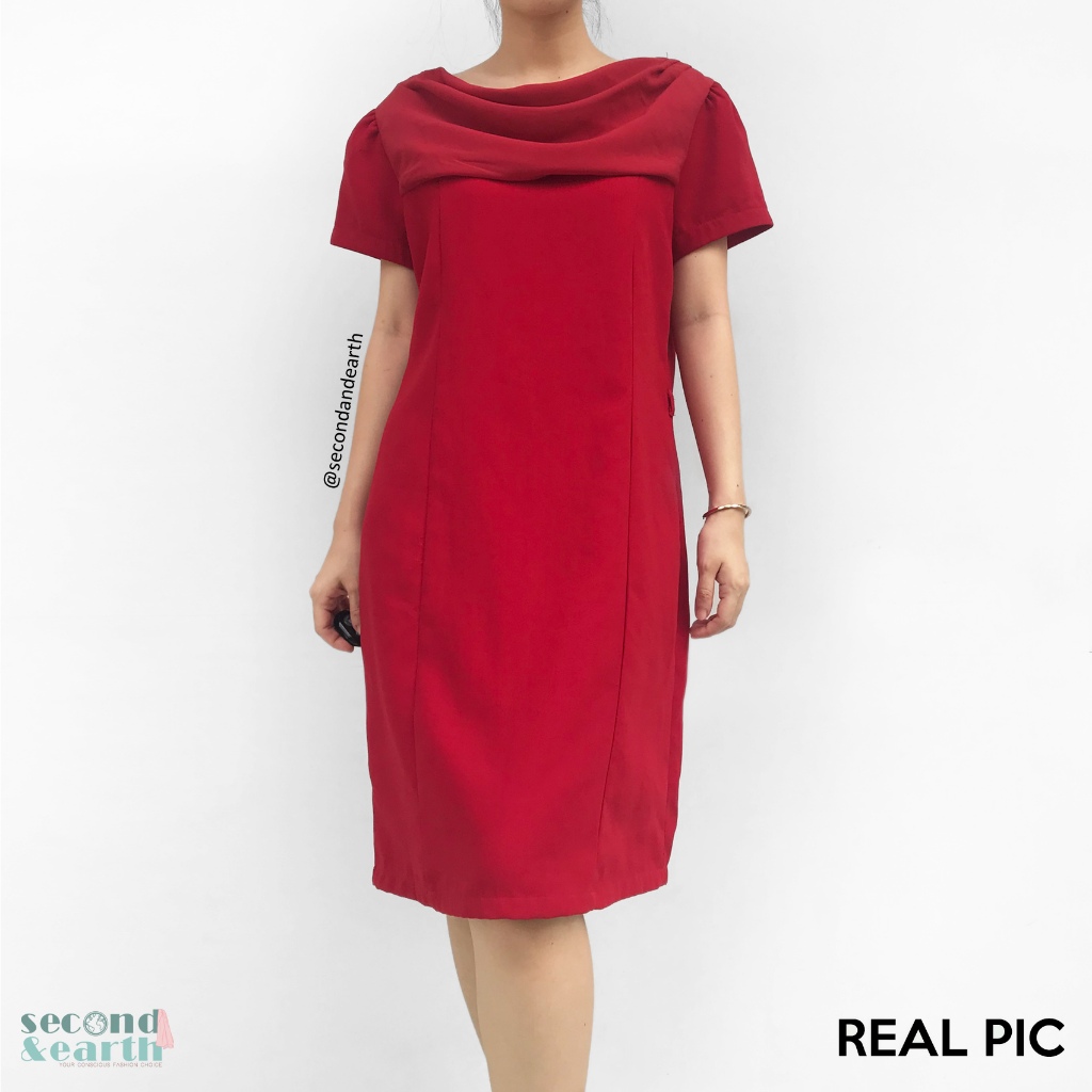 Cole Midi Dress (L) Terusan Kerja Wanita Dress Lengan Pendek Leher Drape Kowl Merah Polos Slim Fit S