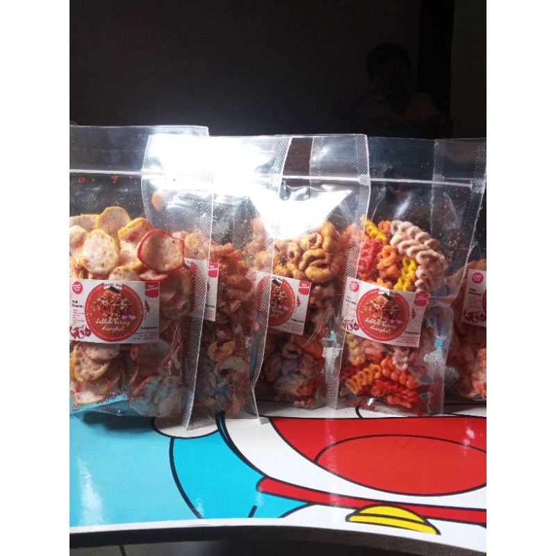 

seblak kerupuk pelangi pedas gurih