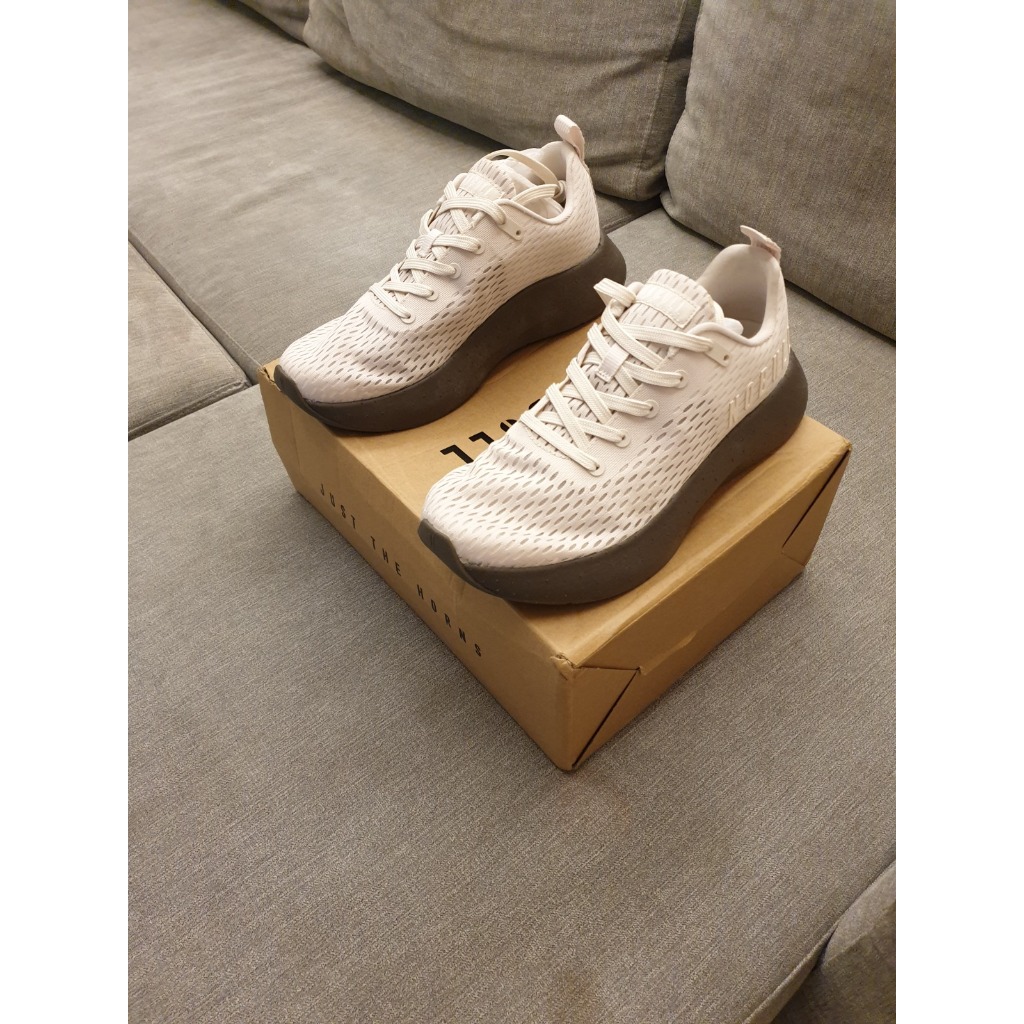 sepatu running nobull runner + size 42