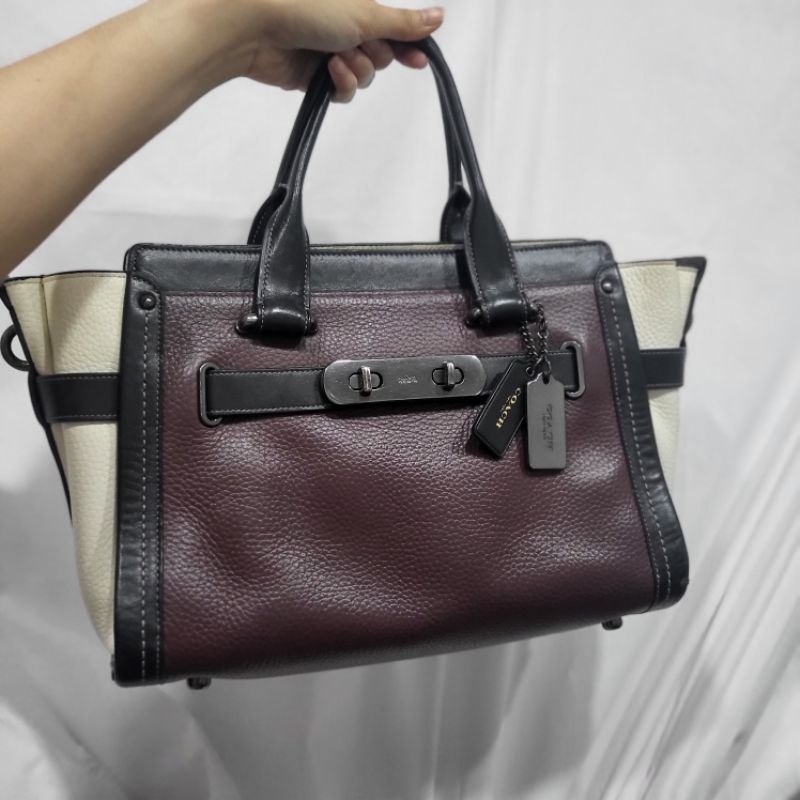 [Preloved] Coach Pebbled Swagger 27