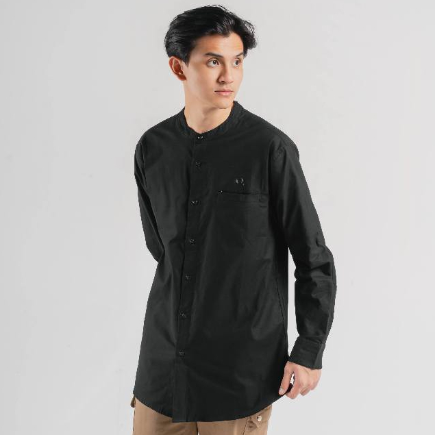 Qola Kemeja Hitam Panjang Variasi Suede