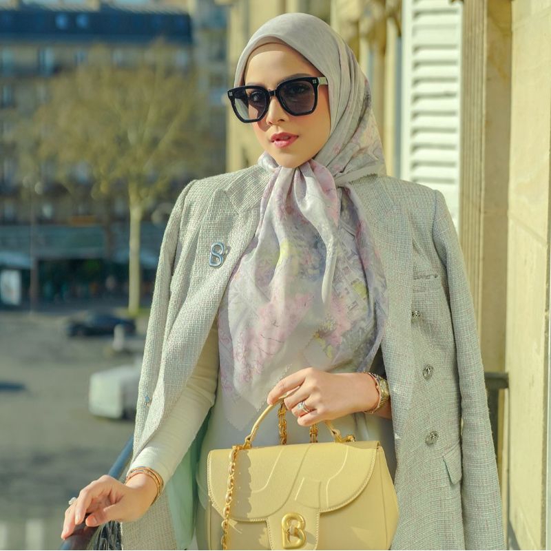 Buttonscarves The Parisian Voile Square XL - Palais