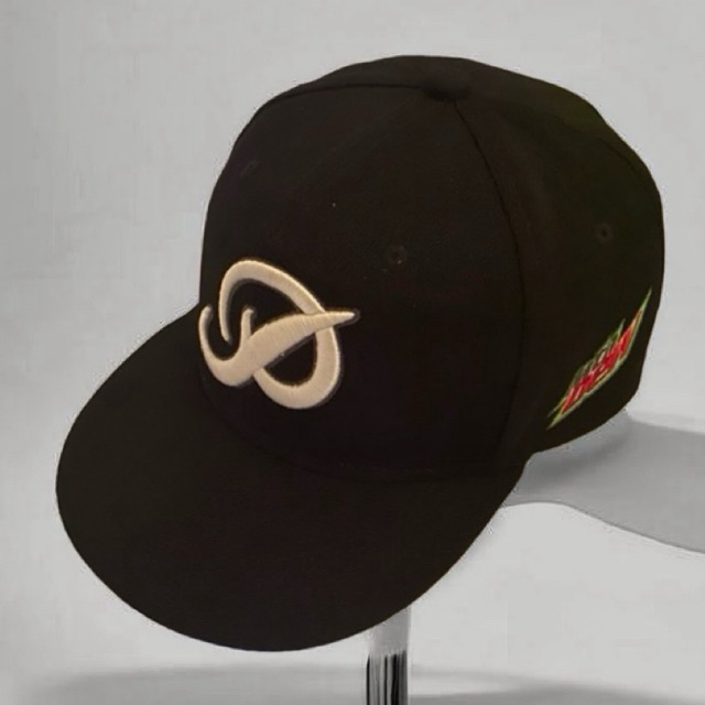 Topi logo P