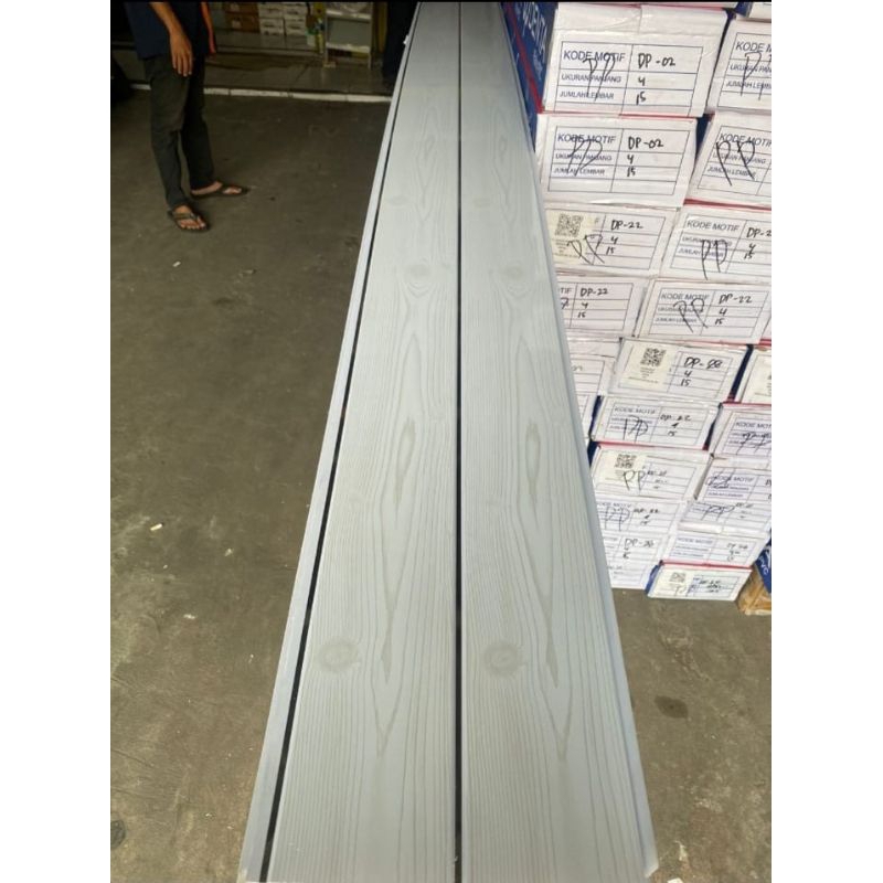 Plafon PVC serat kayu putih nat silver Denta