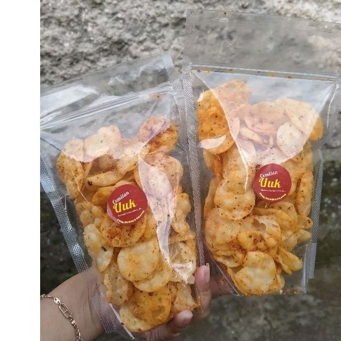 

Keripik cireng /keripik cireng pedas daun jeruk /keripik cireng 100gram