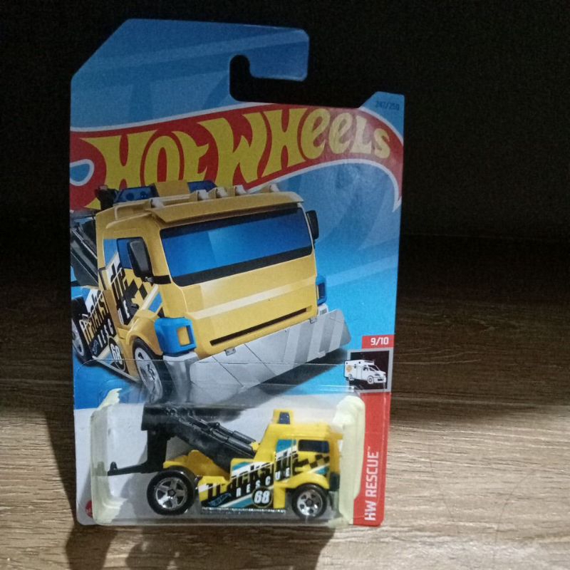 heavy hitcher hotwheels rescue kuning