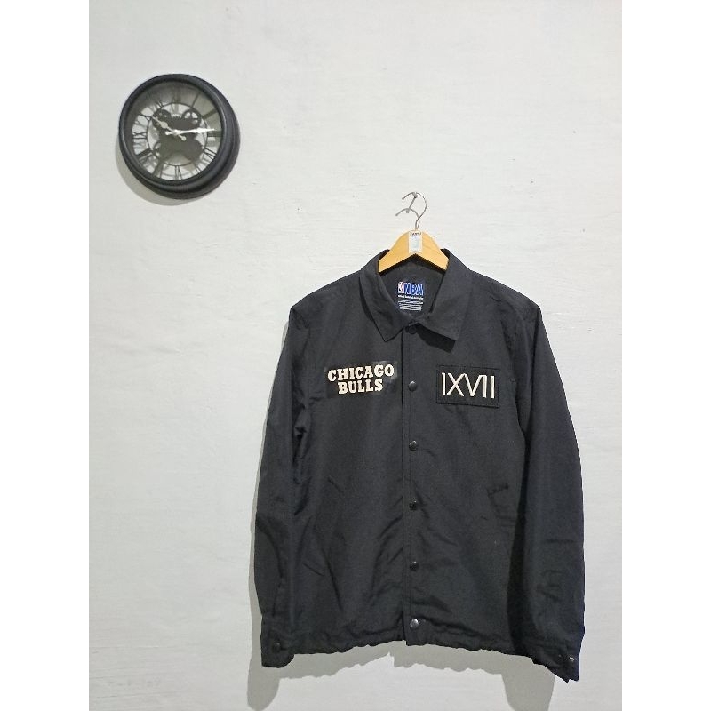 Coach Jaket Chicago Bull* dan Poloshirt Nike Courth