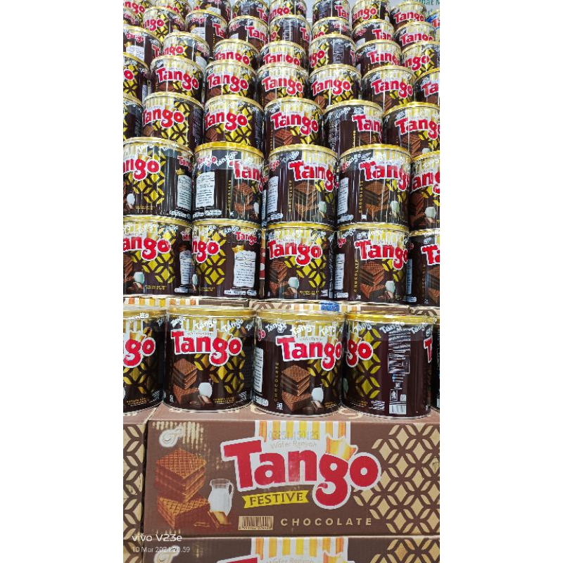 

Tango Wafer Coklat 300gr Kue Kaleng