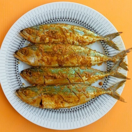 

ikan kembung bumbu kuning siap goreng