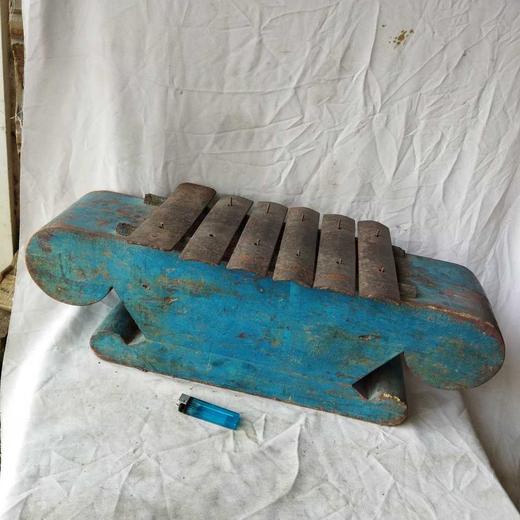 Pajangan Vintage Demung Saron Gamelan Besi