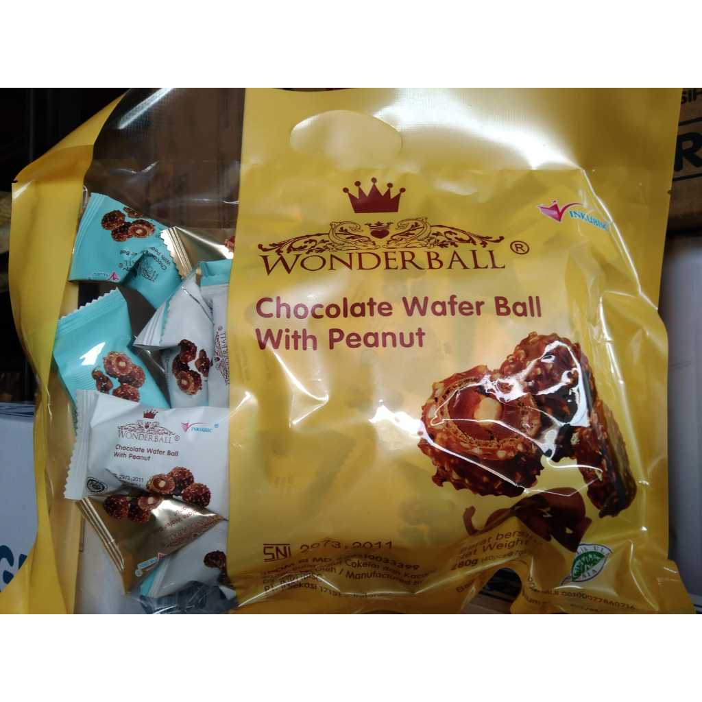 

wonderball chocolate wafer ball with penaut