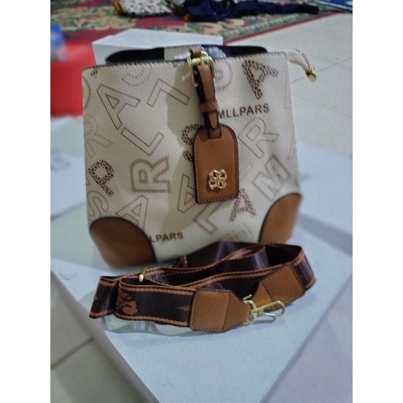 Tas boo berries warna putih tulang