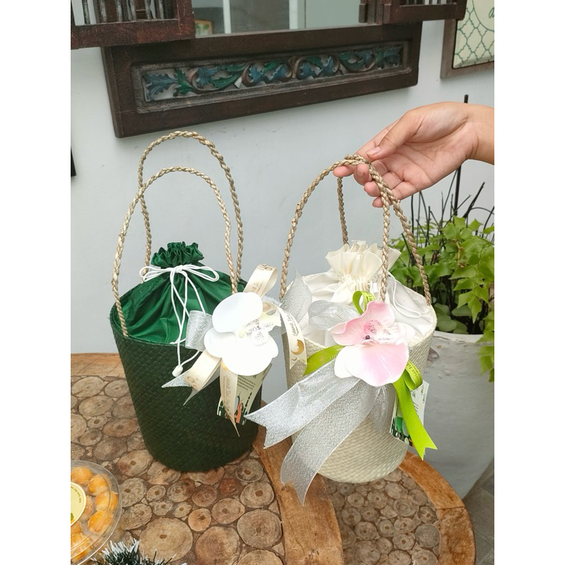 

VINNA HAMPERS LEBARAN PREMIUM