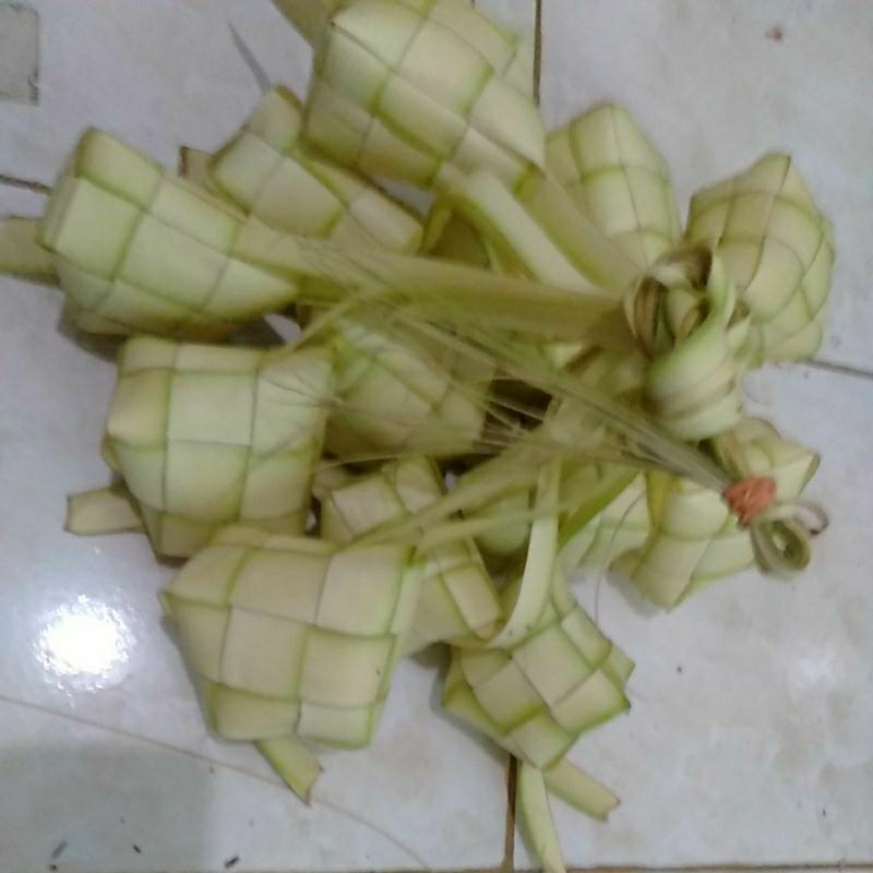 

SELOSONG KETUPAT JANUR 22 bungkus