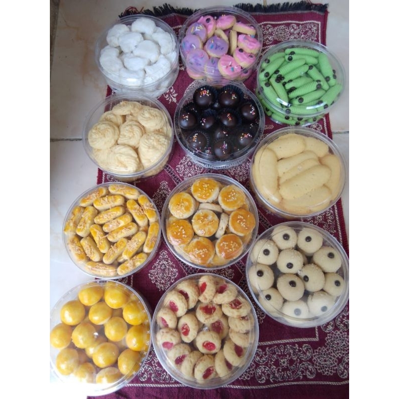 

ANEKA KUKER/ANEKA KUE LEBARAN HOMEMADE/HAMPERS/TERMURAH/UKURAN 250gr