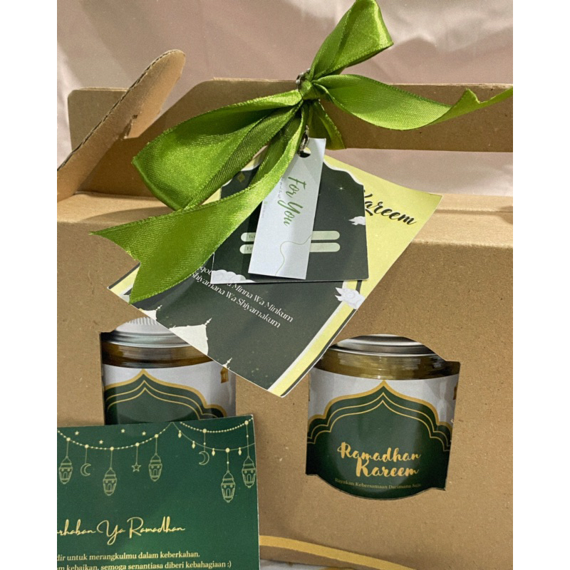 

DAILY" Hampers Kue LEBARAN - Eid Mubarak Package