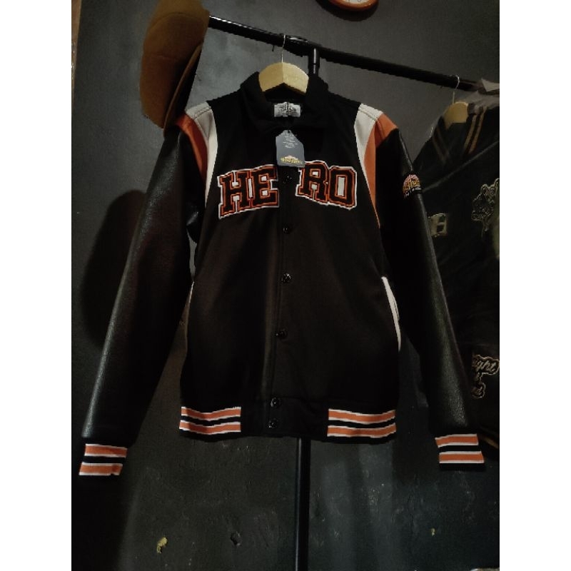 ESSENTIÈLS X FTH X My Hero Academia Varsity Jacket Bakugo Black/Orange