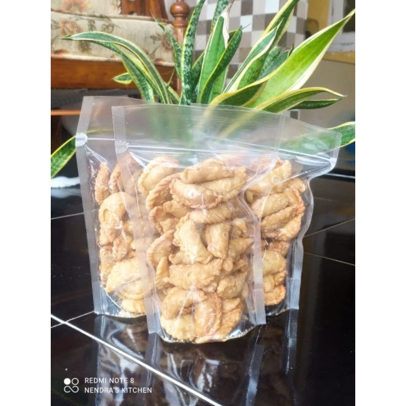 

pastel kering isi abon sapi, 150gr.