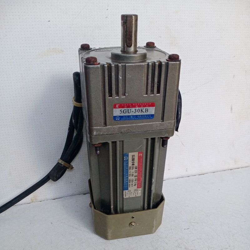 DINAMO GEARBOX AC 3PHASE.  380 VOLT.   150 WAT.   RATIO 1:30.   55 RPM