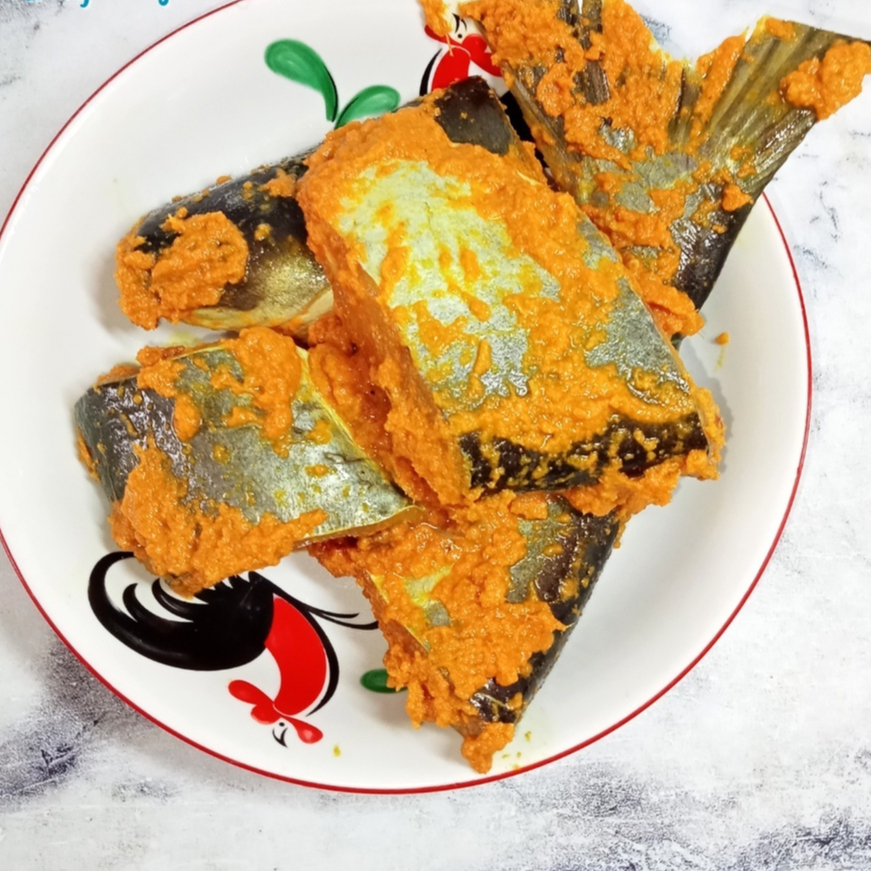 

ikan patin bumbu kuning siap goreng / ikan marinasi