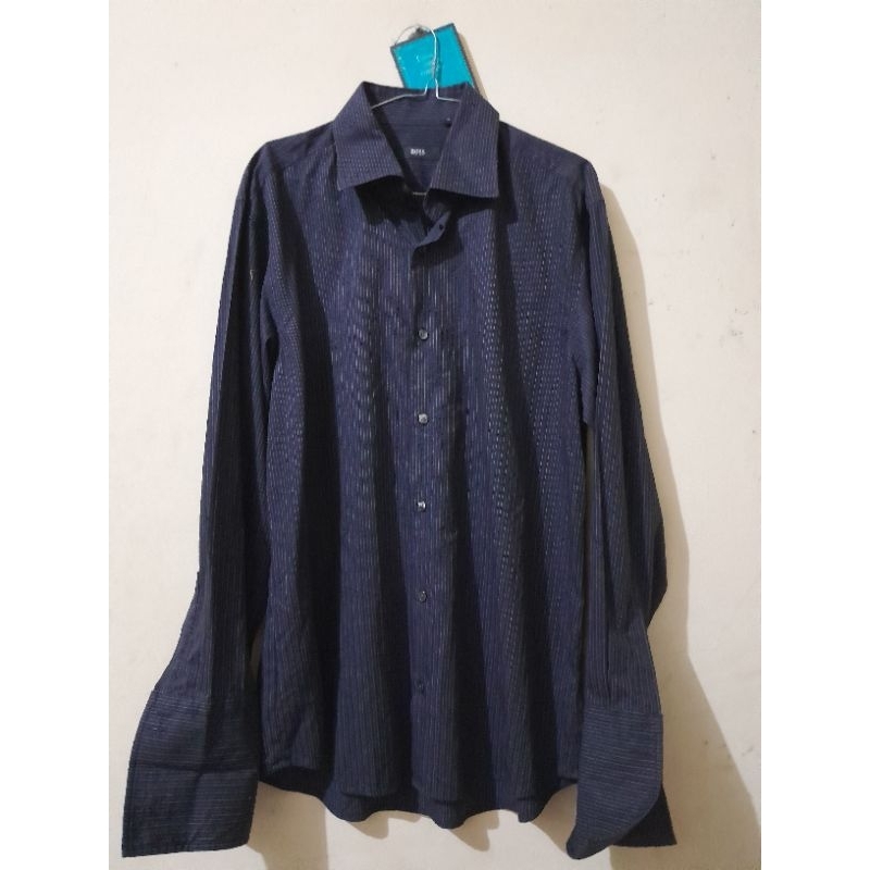 kemeja lengan panjang cowok merk HUGO BOSS, no.16.