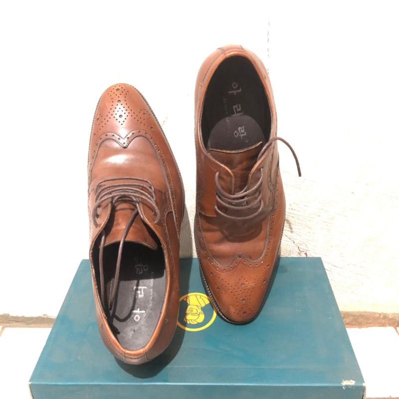 Areman Wingtip Leather Shoes