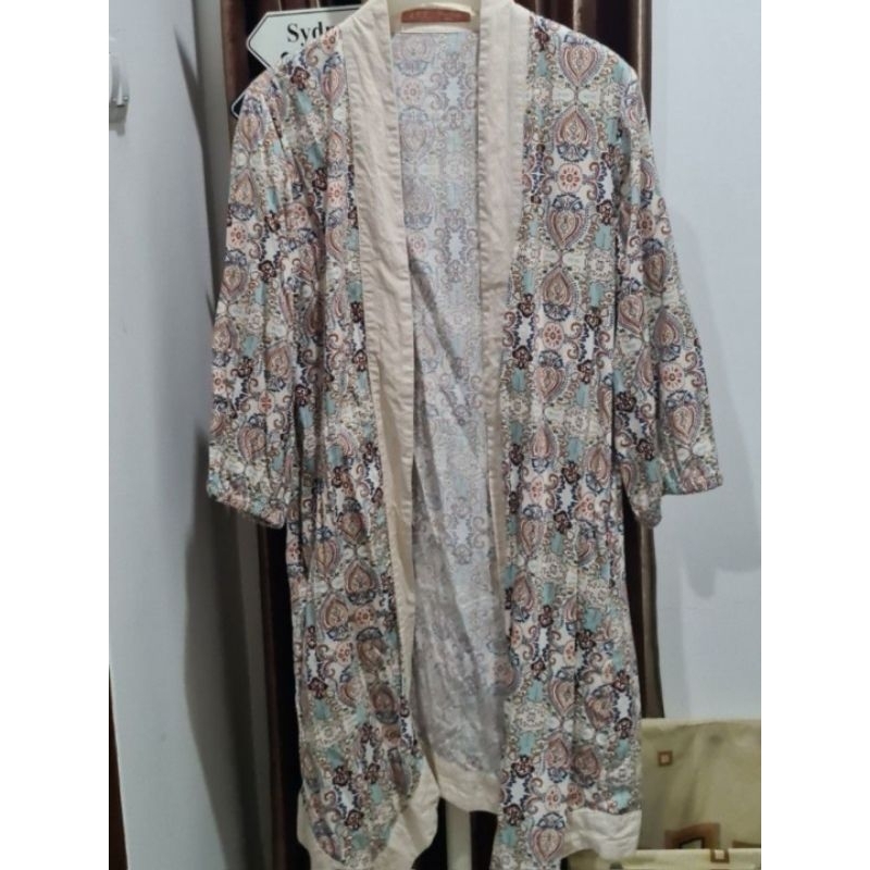 preloved outer minimal