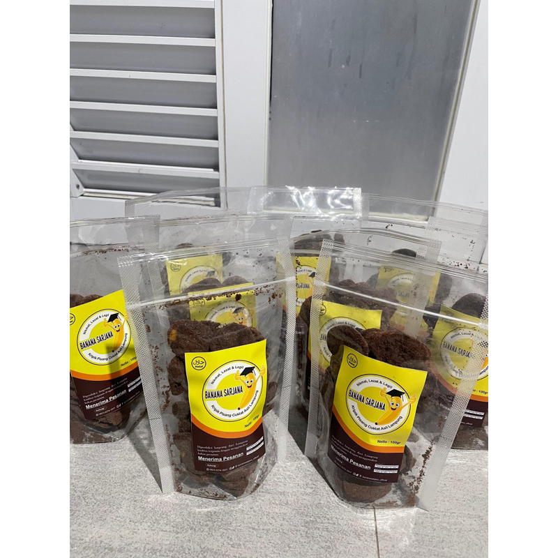 

Kripik pisang coklat khas Lampung. Berat netto 100 gram