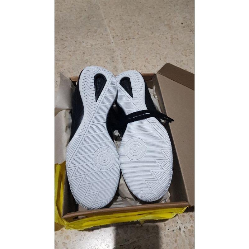 Sepatu futsal Specs Metasala