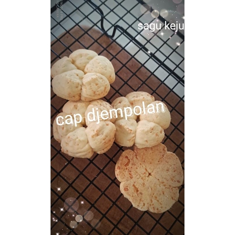 

Kue sagu keju cap DJEMPOLAN asli premium cheese Sago homemade makanan camilan cemilan Snack oleh kuker kering resep kuno tradisional tempo dulu cookies kukies kukis cokies biskuit biscuit jajan jajanan snack snek kueh quality cheese cheese es semprit s