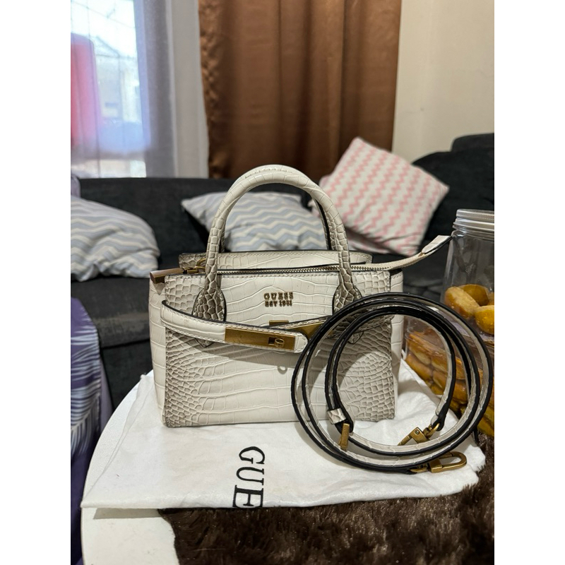 preloved Slingbag gUess croco original store 10000% mulus bersih terawat