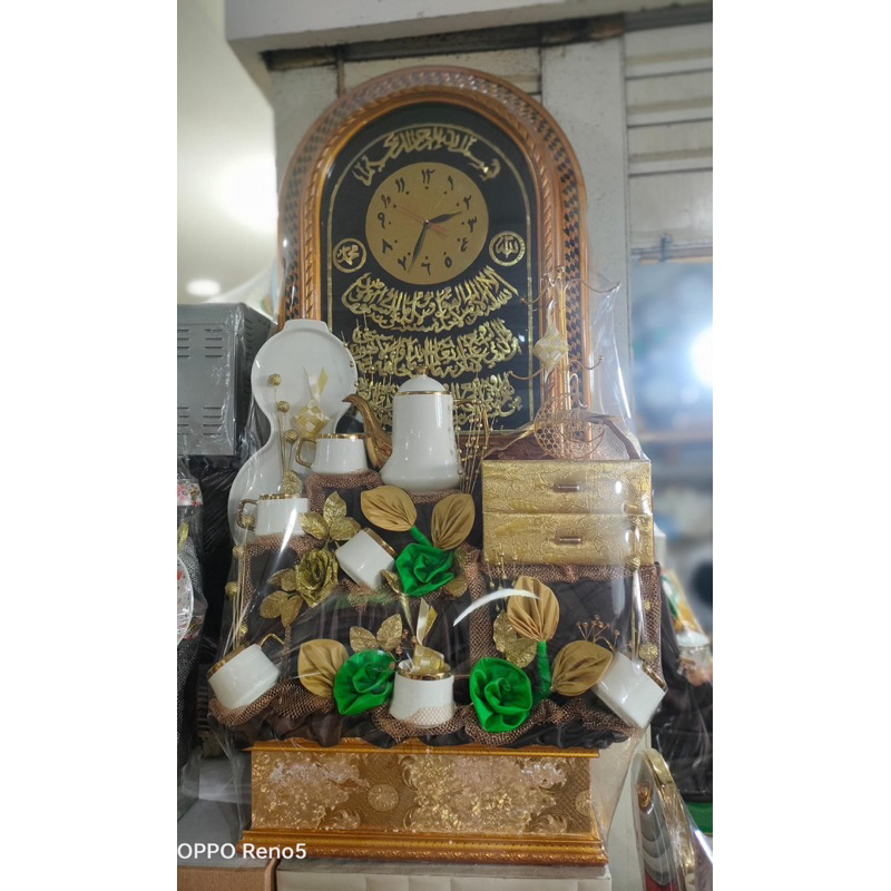 Parcel Hampers Jam Dinding + Tea Set / Dinner Set Keramik
