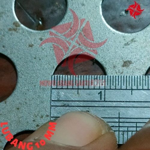 Plat besi Lubang 10 mm tebal 3 mm ukuran 70cmx100 cm