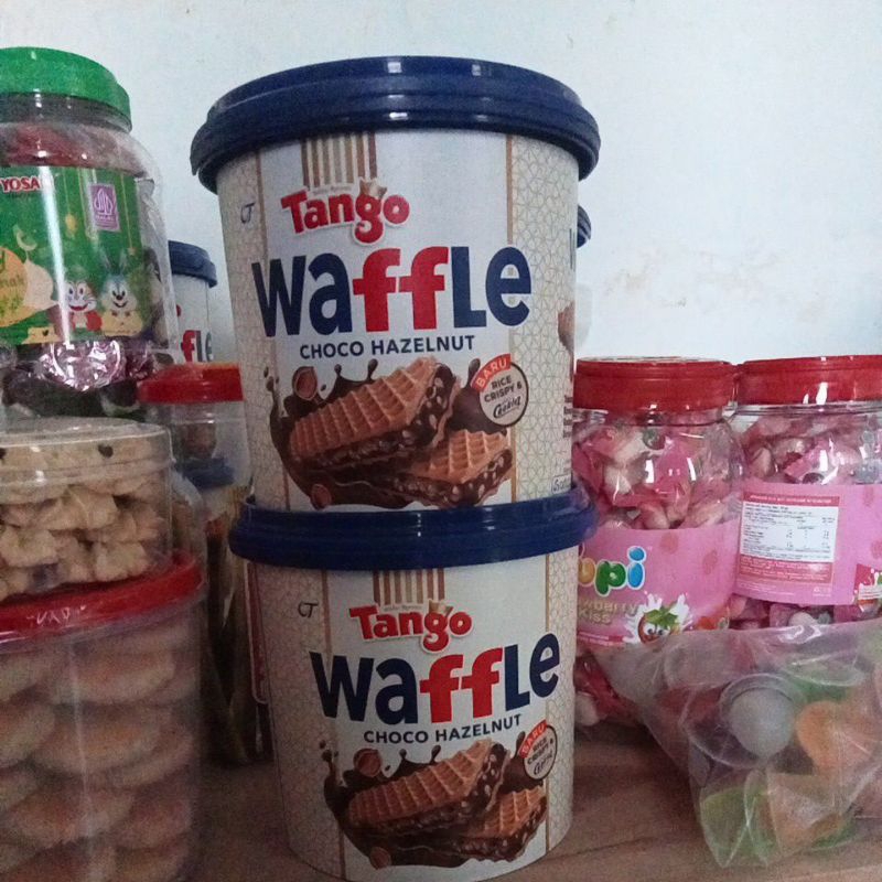 

Tango waffle choco hazelnut kemasan toples