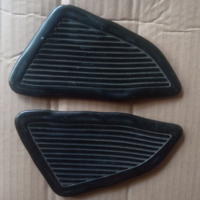 KARET PANEL TANGKI KARET LOGO TANGKI KARET EMBLEM YAMAHA L2G L2S