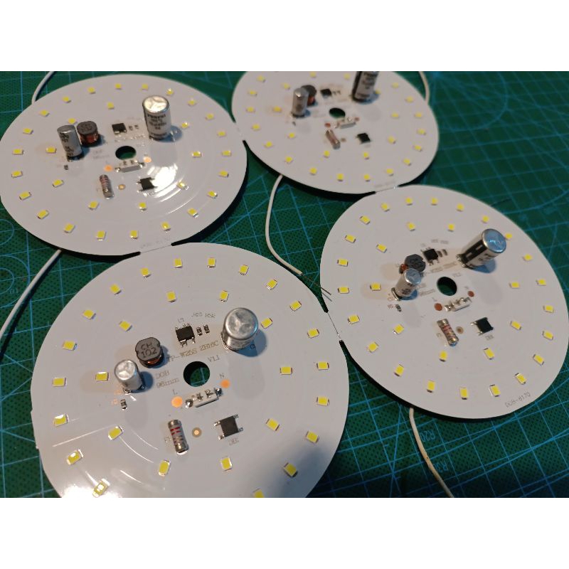 lampu led 30 watt Ac 220 v, bahan alumunium kualitas super terang udah lengkap dengan kabel tinggal 