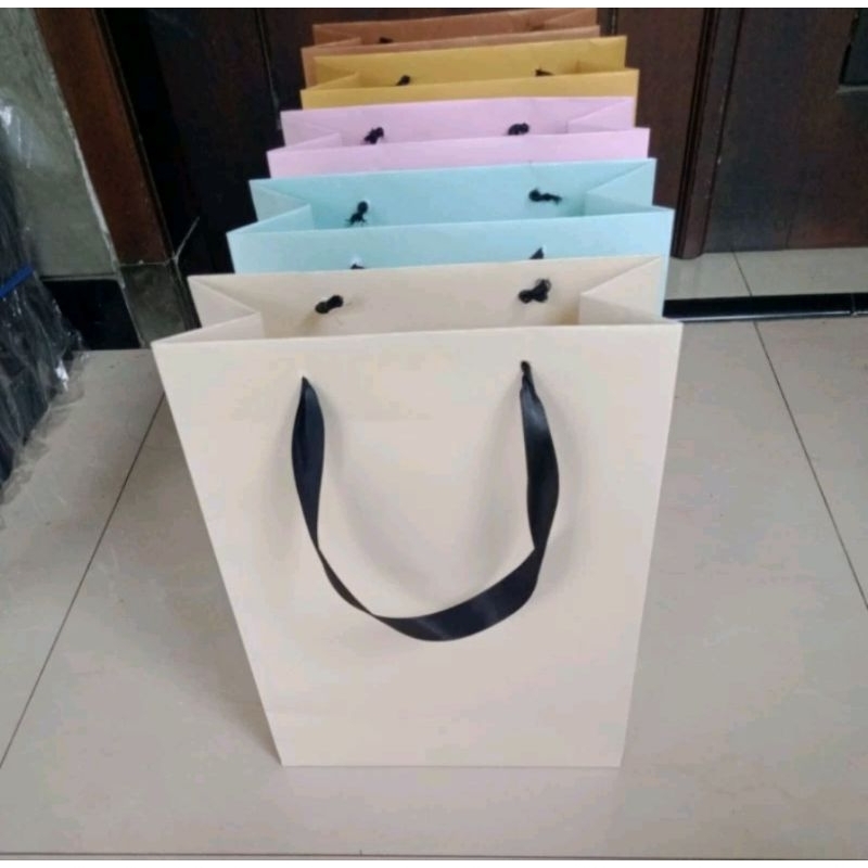 

PAPPER BAG WARNA PASTEL/ PAPPER BAG WARNA GLOSSY/ PAPPER BAG WARNA PANJANG/ PAPPER BAG KERTAS