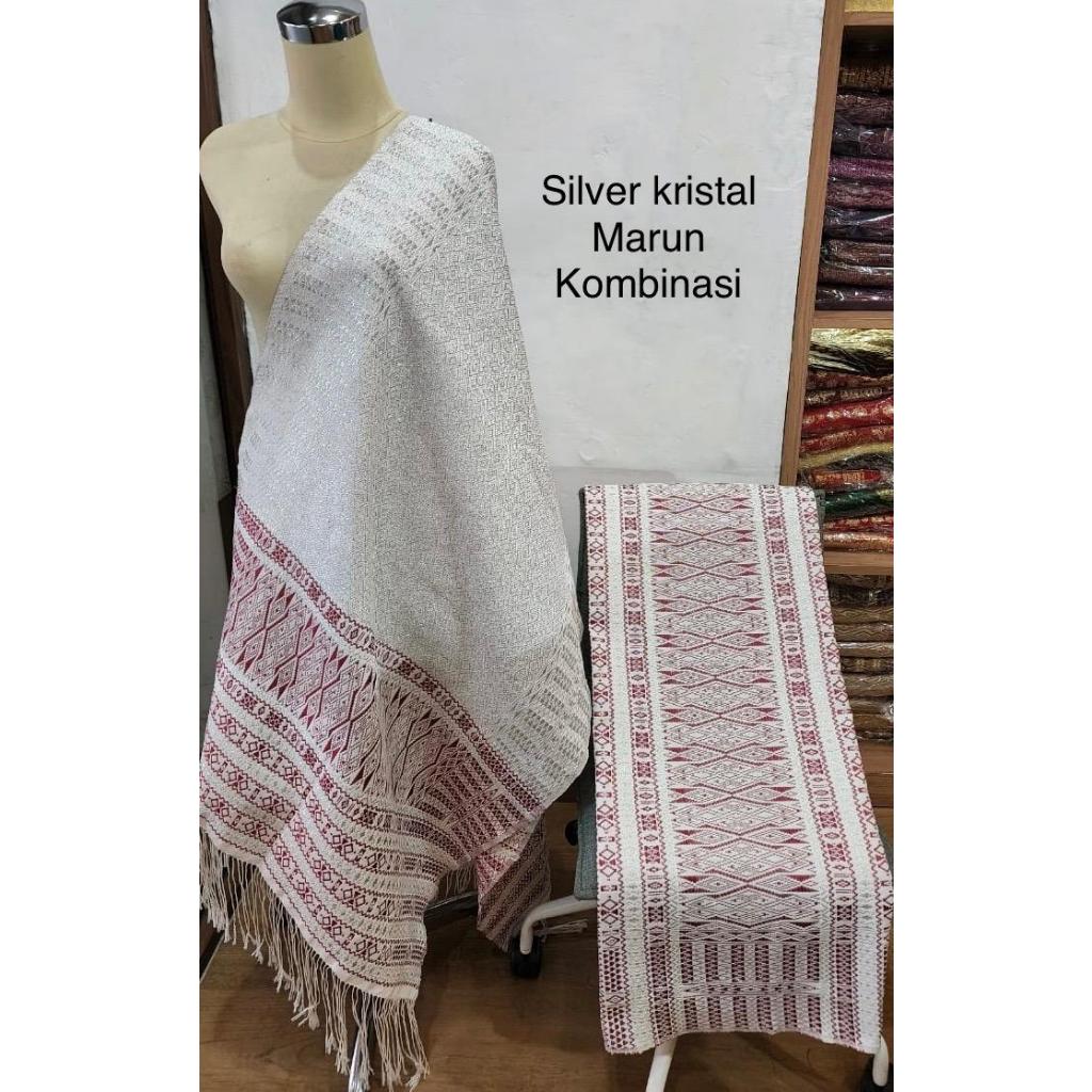 Songket Tumtuman Tarutung Tanpa Sambungan Warna Marun Silver Kombinasi