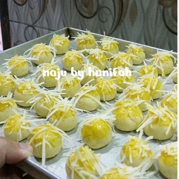 

Kue nastar isi nanas topping keju premium 250 gram by hanifah