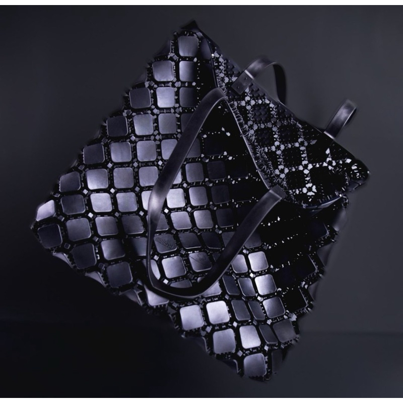 MELISSA + ISSEY MIYAKE HIKARU MATSUMURA Mogu Bag - BLACK