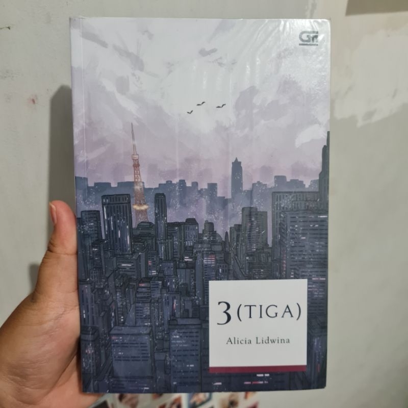 3 (Tiga) - Alicia Lidwina preloved
