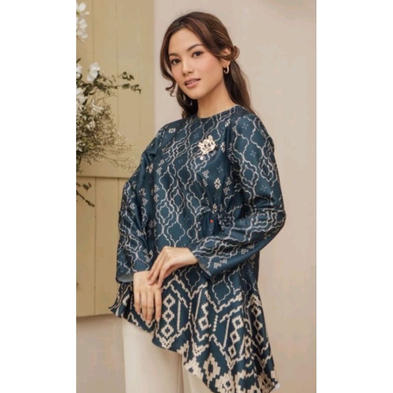 preloved kiana blouse by wearing klamby size S