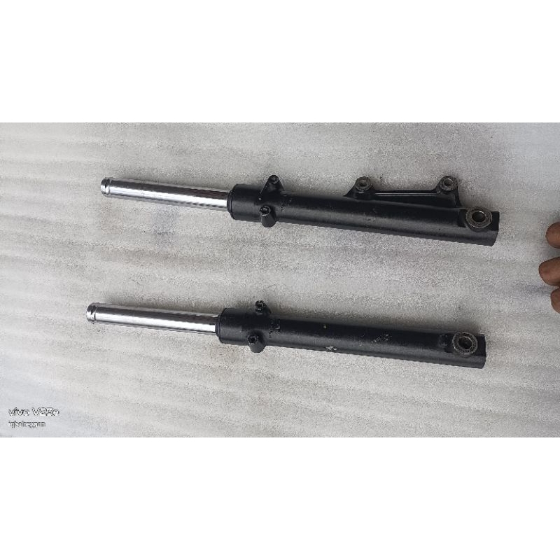 shock depan honda cs1