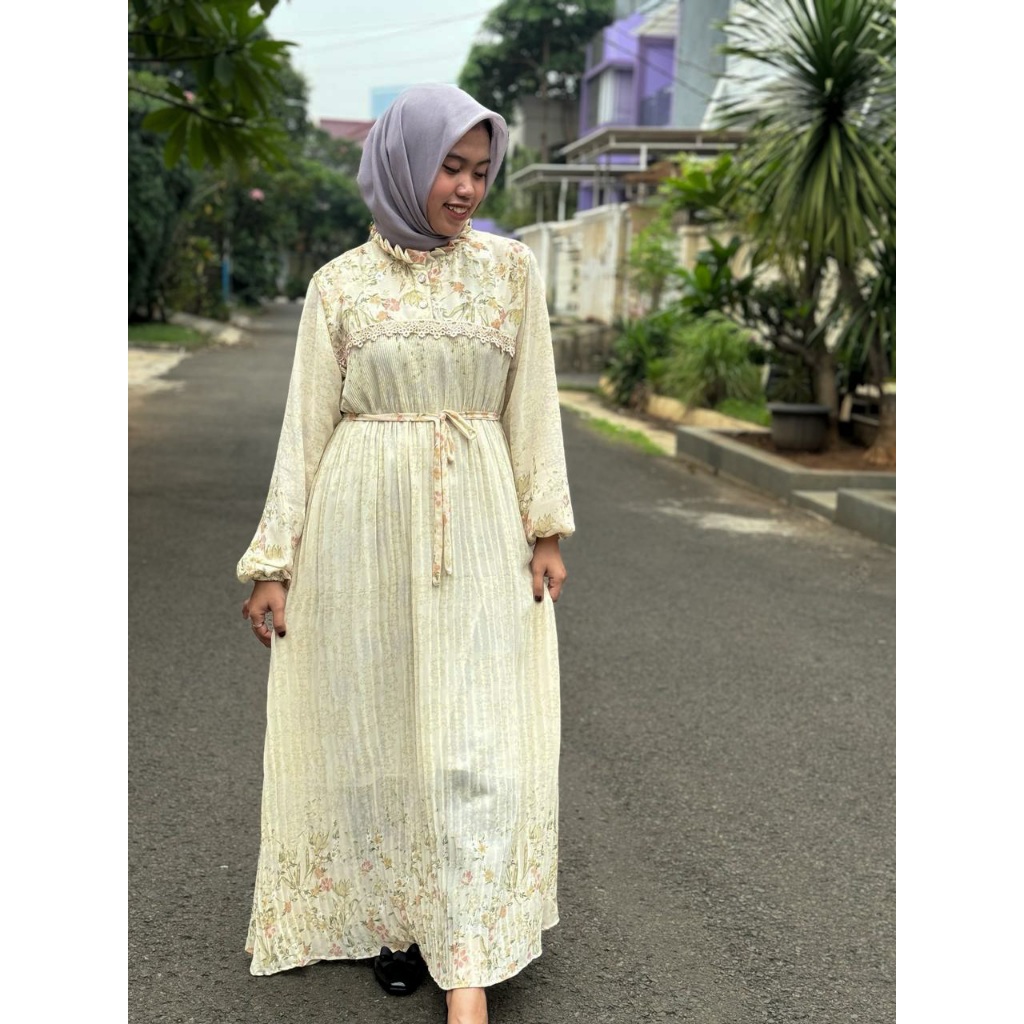 Gamis Muslim Wanita Motif Bunga Brukat Warna Cream