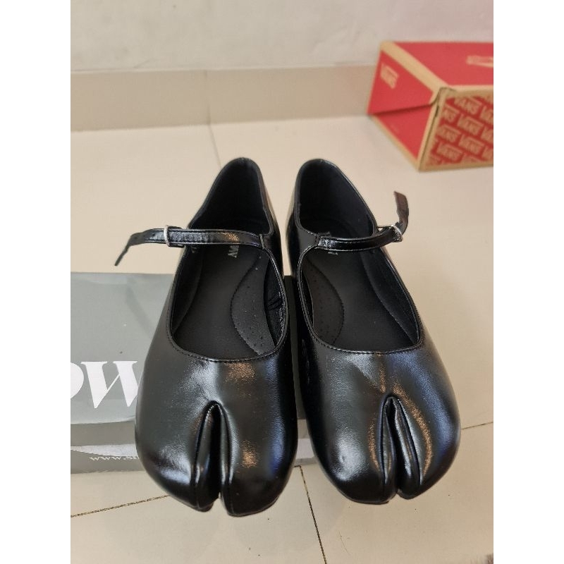 preloved sepatu blow